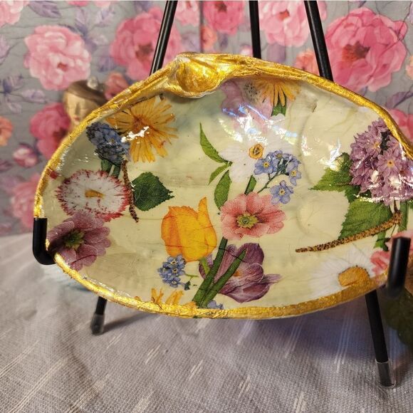 DECOUPAGE CLAM SHELL DECOUPAGE FLOWERS TRINKET DISH - Picture 3 of 7